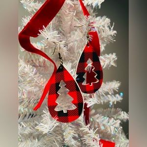New buffalo plaid Christmas Tree cutout 2” red and black faux leather Earrings🎁